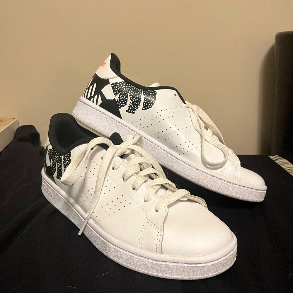 Adidas Women’s Advantage Sneaker Size 11. Only worn once.
